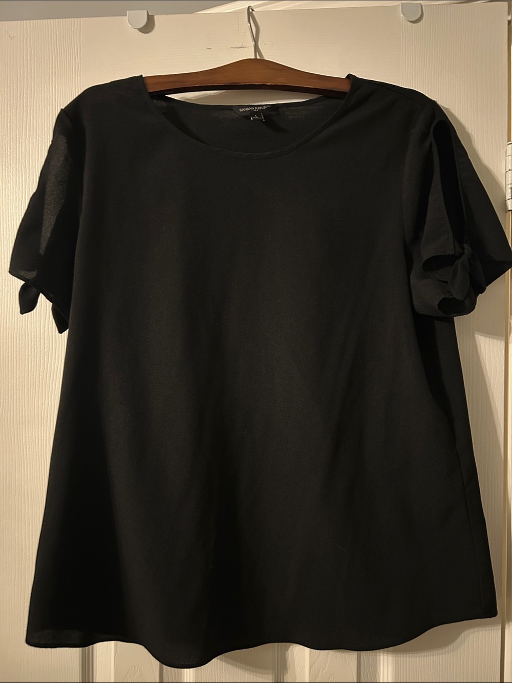 Banana Republic Black Short-Sleeve Women's Top L
